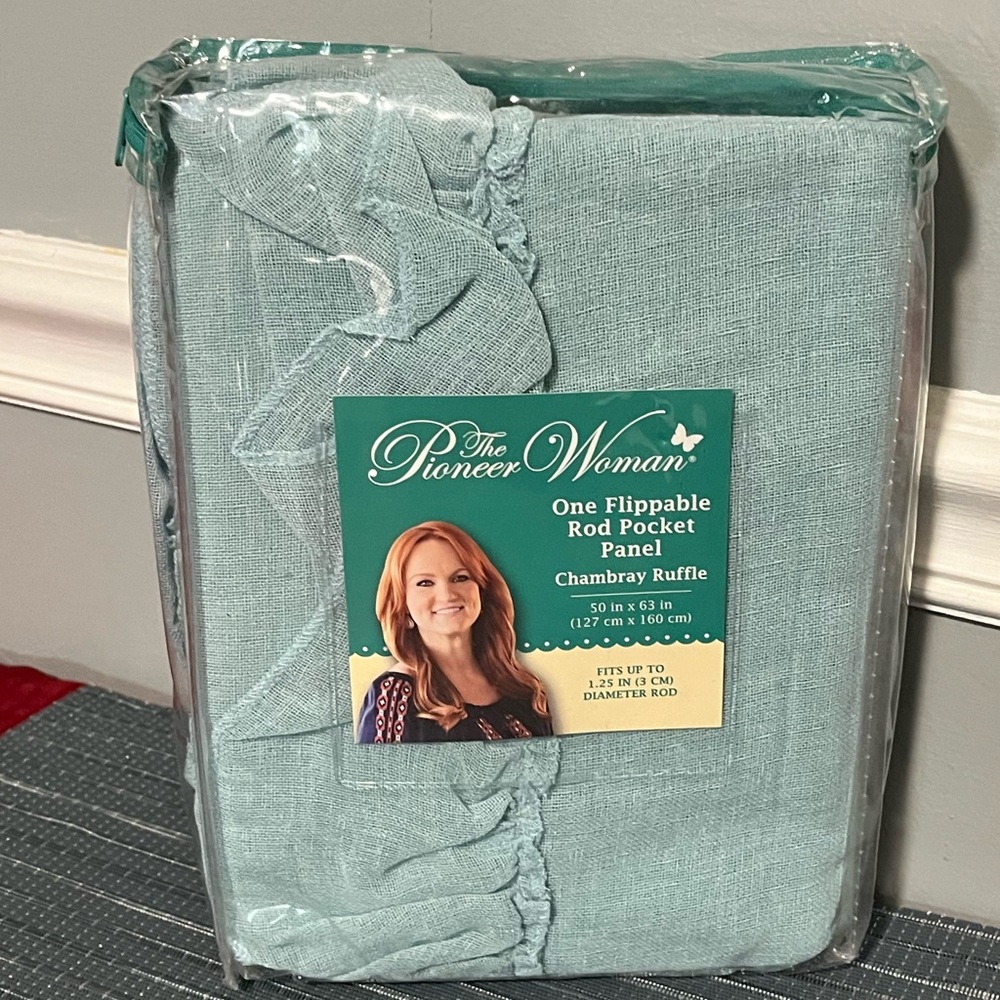 Sale! 🌺 Brand New The Pioneer Woman Chambray Ruffle Rod Pocket Panel, Qty 1